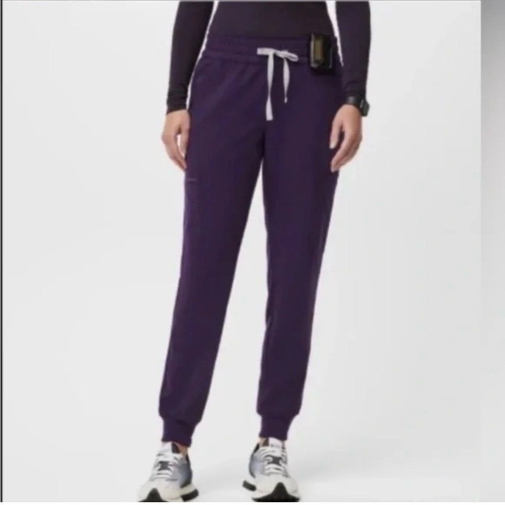 Figs Uman Joggers in Purple Jam - size Medium